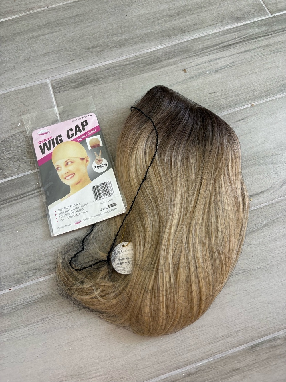 NWT Blonde Ombre Bob Costume Wig Set with New Wig Caps
